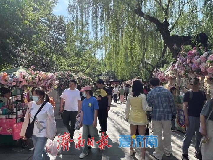 “五一”假期济南30家景区共接待游客393.27万人次，实现营业收入1.30亿元