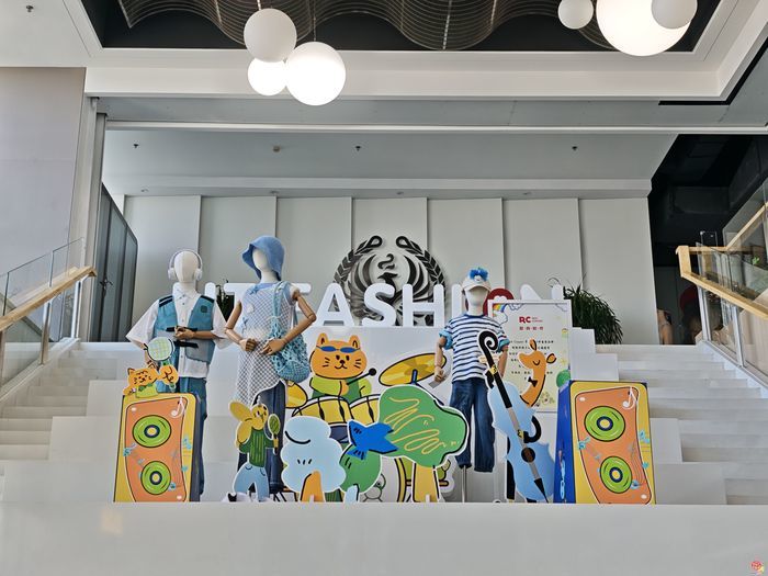 ​​“云话山东”走进济南丨山东鸿天投资集团有限公司——解码中国服装ODM供应链的全球竞争力