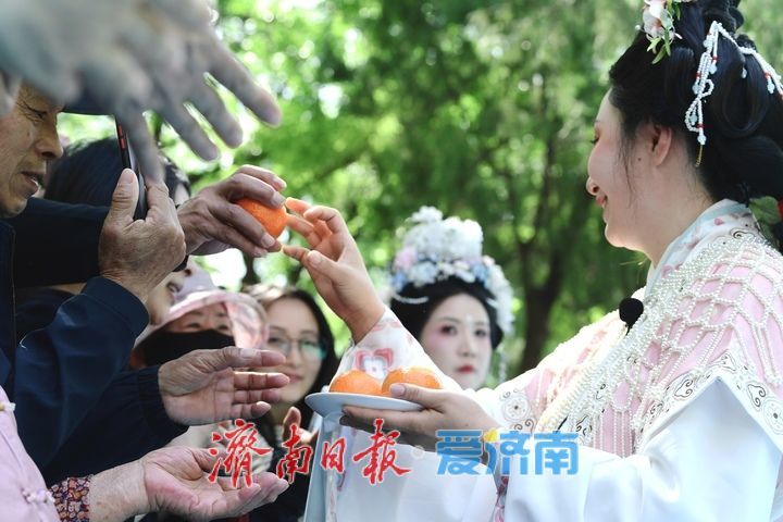 千佛山“三月三”庙会启幕，祓禊古礼引游客穿越千年