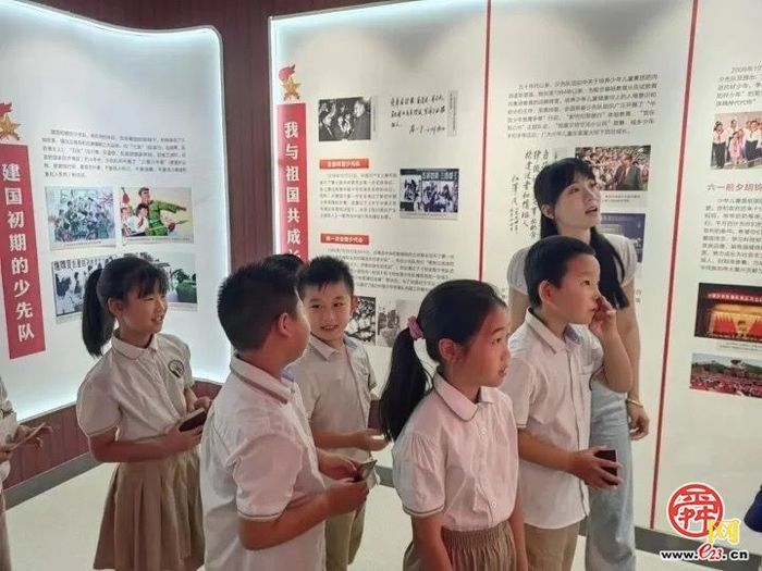 多彩暑假  共同成长  济南高新区东城逸家小学走进展馆沉浸式学习少先队队史