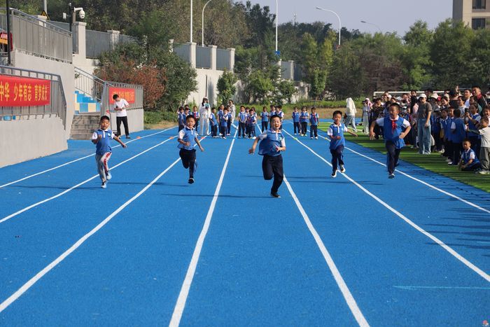 秋季运动会活力开幕，多彩项目点亮校园——历城区智轩学校小学部举行秋季运动会