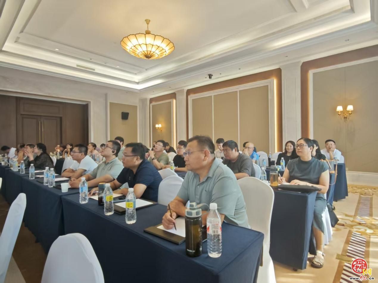 心理健康公益巡讲进校园 解码人际关系“智慧锦囊”