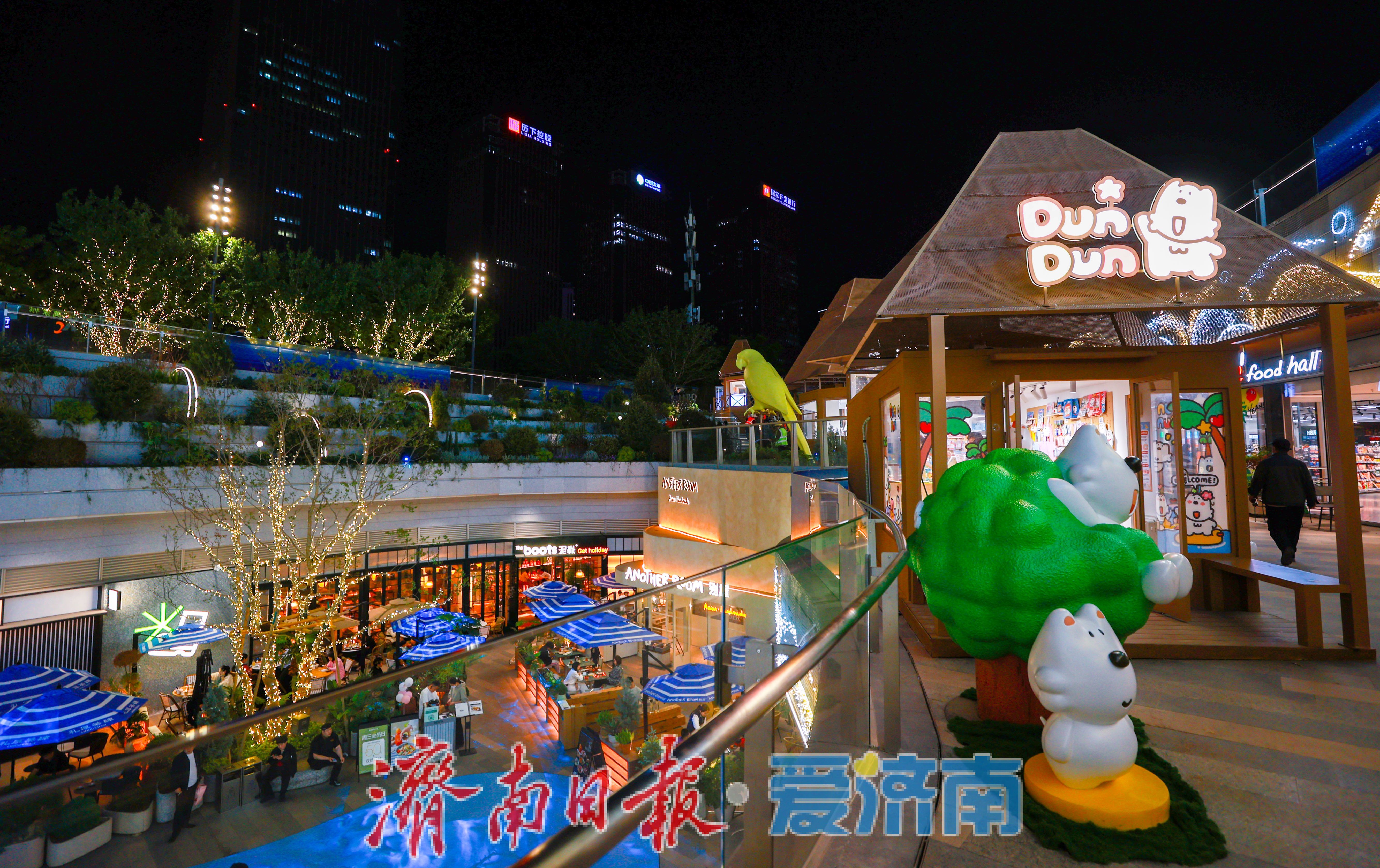 济南万象城“城市循浪季”启幕，自游岛街区焕新登场