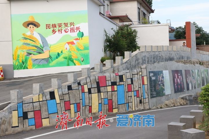 艺术上墙！长清西黄村变身露天摄影展厅