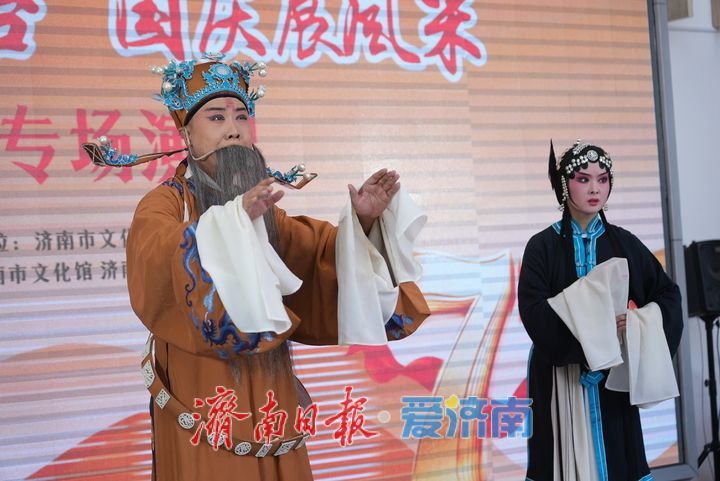 国庆乐享文化大餐 吕剧唱响泉民大舞台
