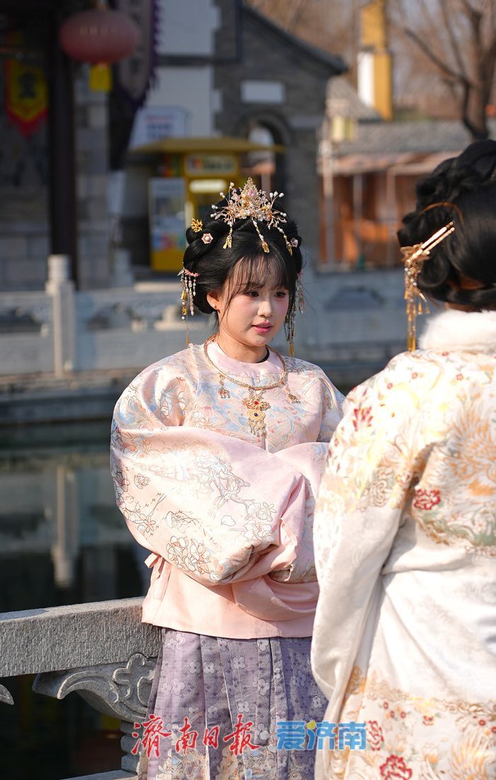 一年四季 泉在济南丨冬日百花洲成汉服写真热门打卡地