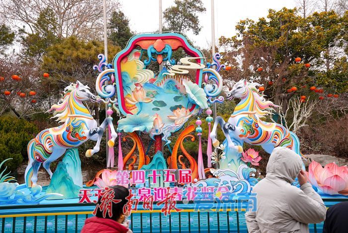 融合泉水特色！多款马年主题花灯造景迎来打卡热