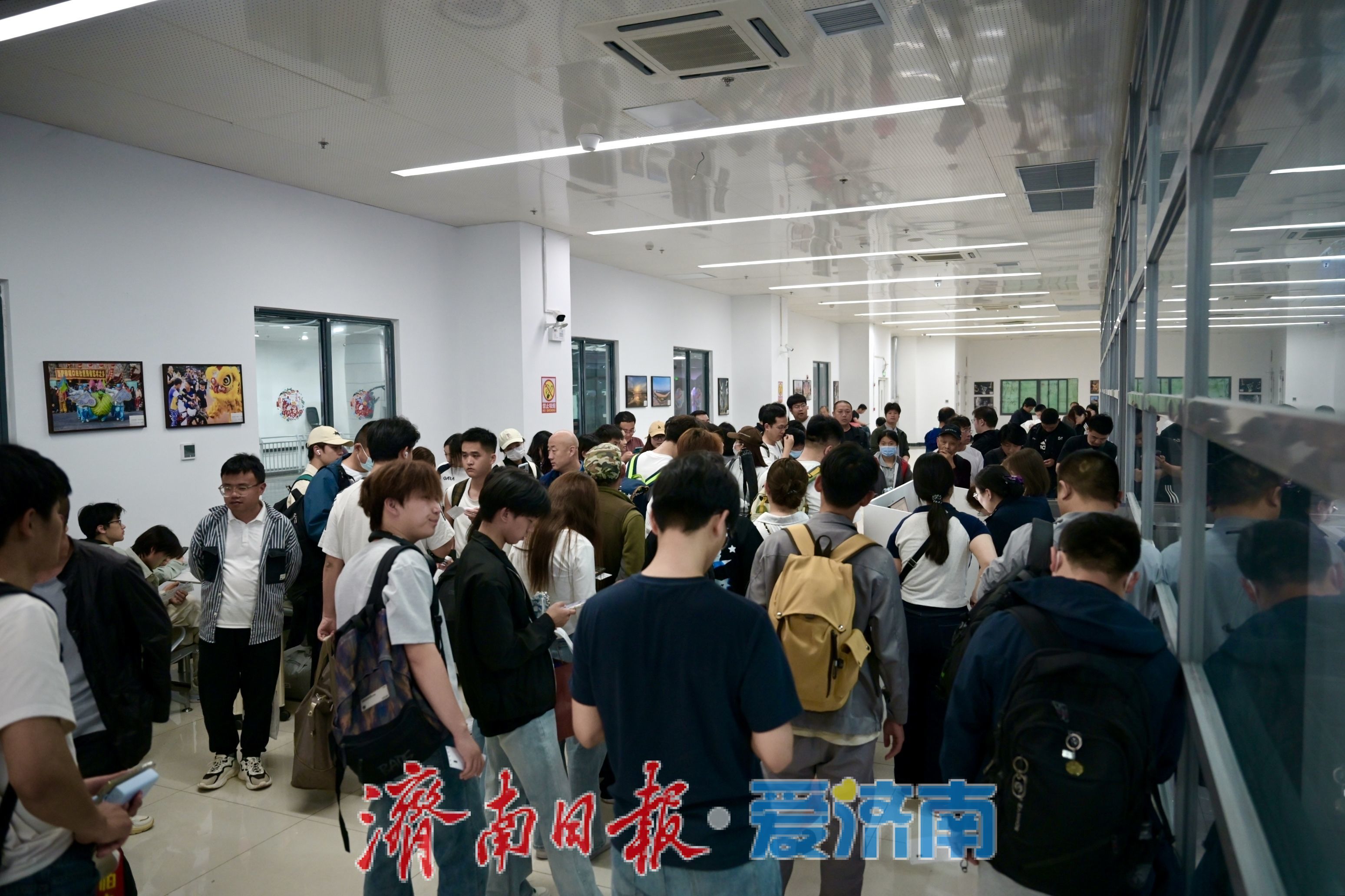 济南广场汽车站新址迎首个“五一”大客流考验 公铁无缝衔接枢纽效能初显