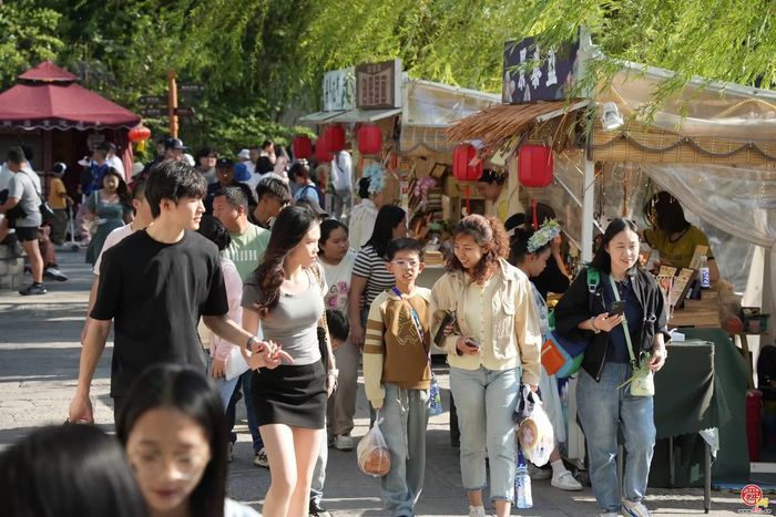历下城管：以规范“外摆”之笔，绘就城市经济新图景