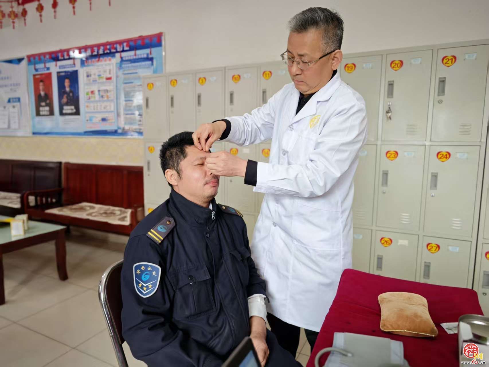 中医护航进公交 康健同行暖人心