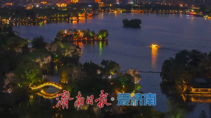 一年四季 泉在济南｜明湖夜色入佳境：从超然楼亮灯到沉浸式体验，千年文脉有了更鲜活表达