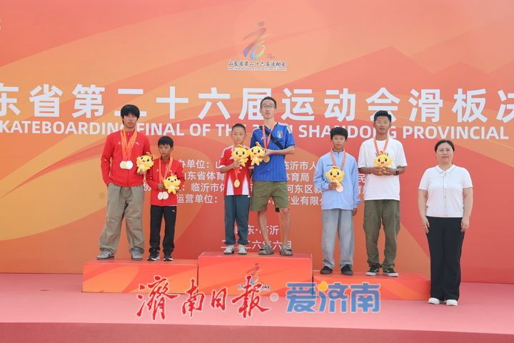 “小孩姐”领衔国际，小将闪耀省赛！济南滑板省运斩获4金5银