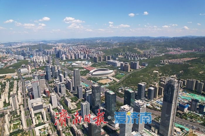 “向云端”瞰济南！澄澈蓝天映照城市发展天际线