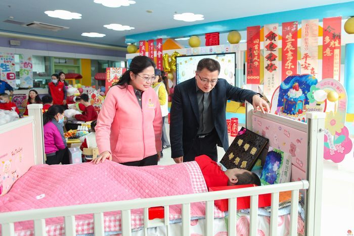 鸣鸣加油！济南市儿童福利院为“福娃”举办18岁成人礼暨生日会