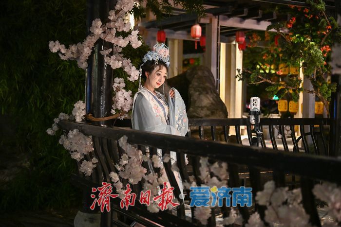 一年四季 泉在济南｜晚风送爽，夏夜曲水亭街成汉服打卡地