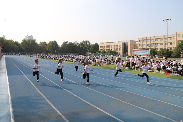 强身健体逐梦想 童心献礼贺华诞——济南市历下区燕山小学举行2026年秋季田径运动会