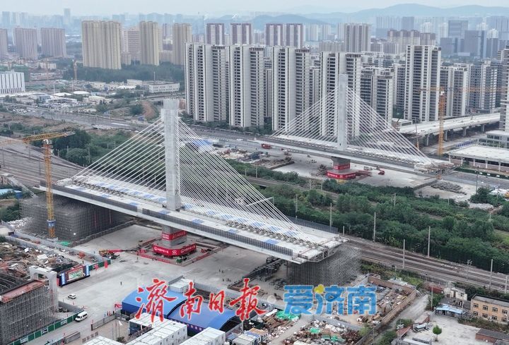 项目强省会｜历时145分钟，济南开源路涉铁段主桥顺利完成转体对接