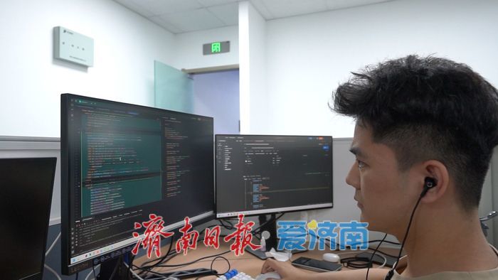 场景持续“上新”，AI赋能产业“聚木成林”！济南已有24个大模型通过国家网信办生成式人工智能服务备案