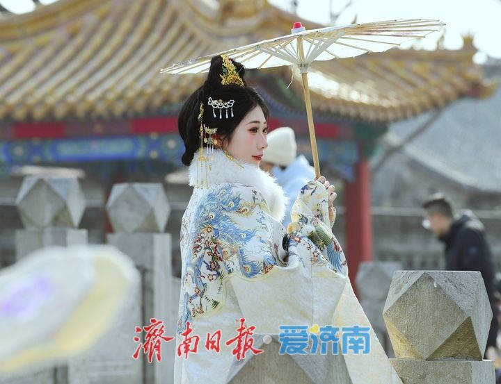 “簪花”点翠映泉城，立春时节“俏”争春