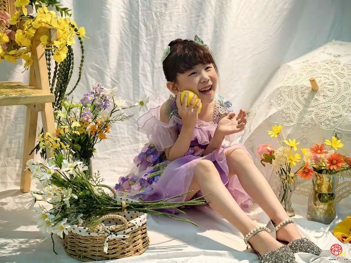 王舍人街道万象新天东区社区开展“童心映象”主题儿童公益拍摄行动