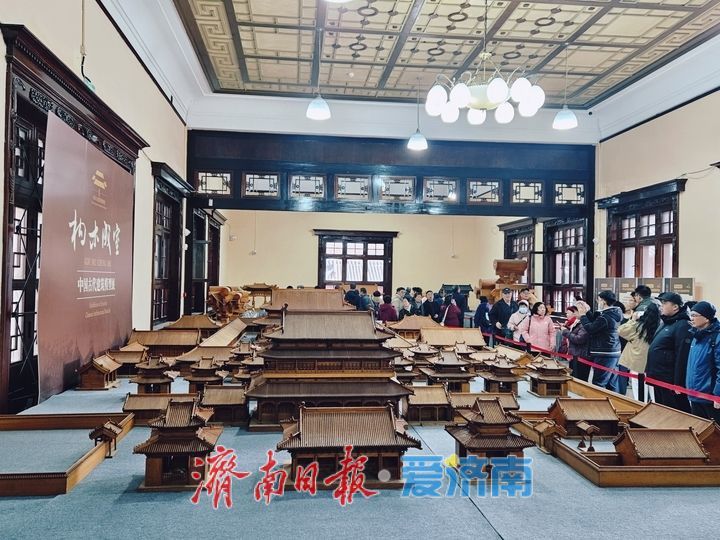 榫卯传古韵 中国古代建筑模型展持续火爆