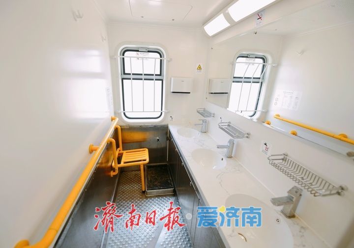 全新适老化升级，“齐鲁之星”银发旅游专列首发新疆