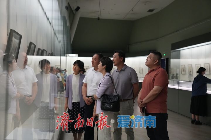 “从五三漫画社讲起”讲座在济南举办，艺术家后人讲述抗战烽火中父辈的“隐秘”传奇