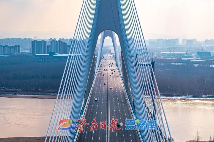 拉近城市空间、延伸发展脉络——两桥通车“满月”累计车流量突破120万