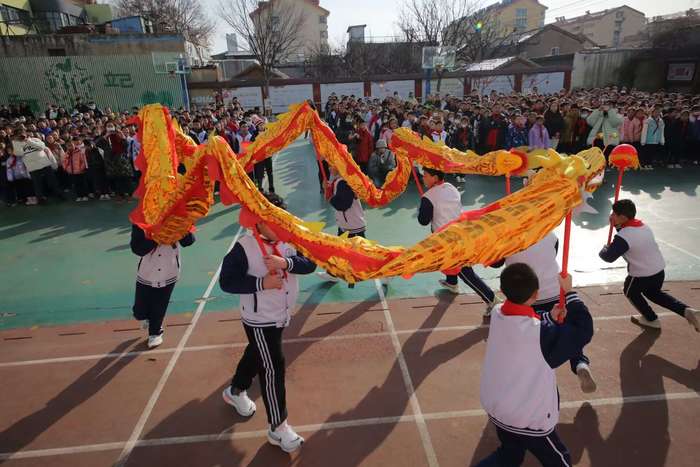 开学这天，学生用才艺“点燃”校园