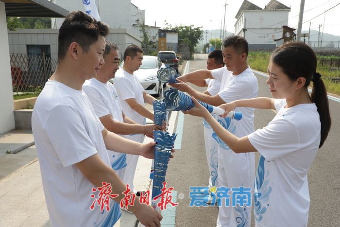 泉炬连山水 清泉润钢城 泉群取水及泉炬传递活动走进钢城区