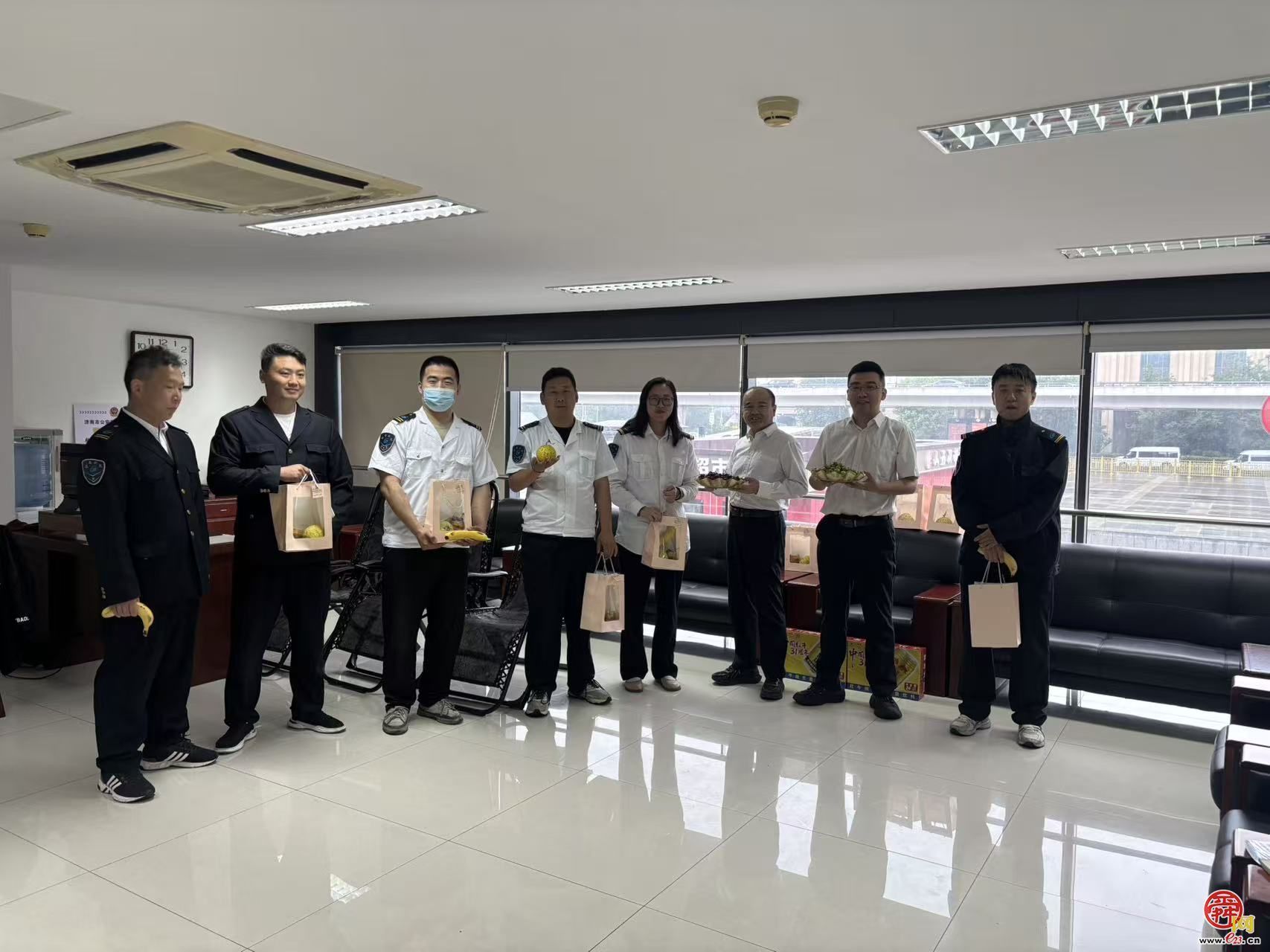 暖心护驾 为爱前行！济南公交西部分公司开展520驾驶员关爱日活动
