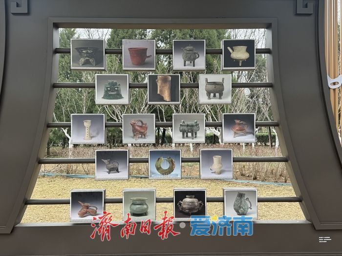 经十路省博公交站牌焕新 文物图文亮相候车站台