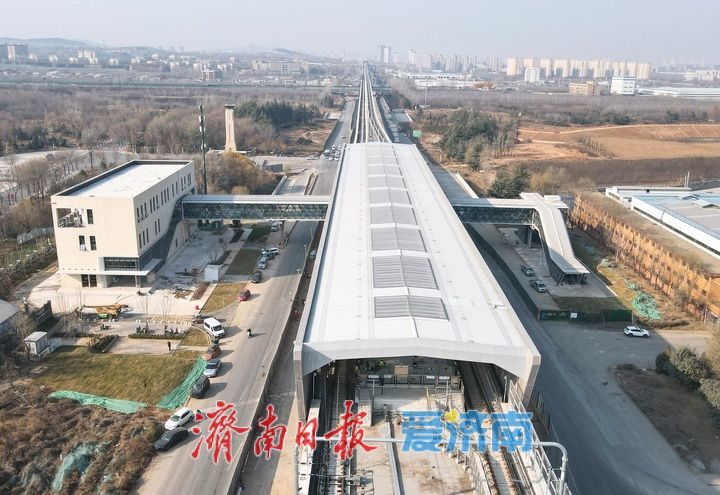 站名标识牌陆续安装就位 济南轨交8号线开通运营进入倒计时