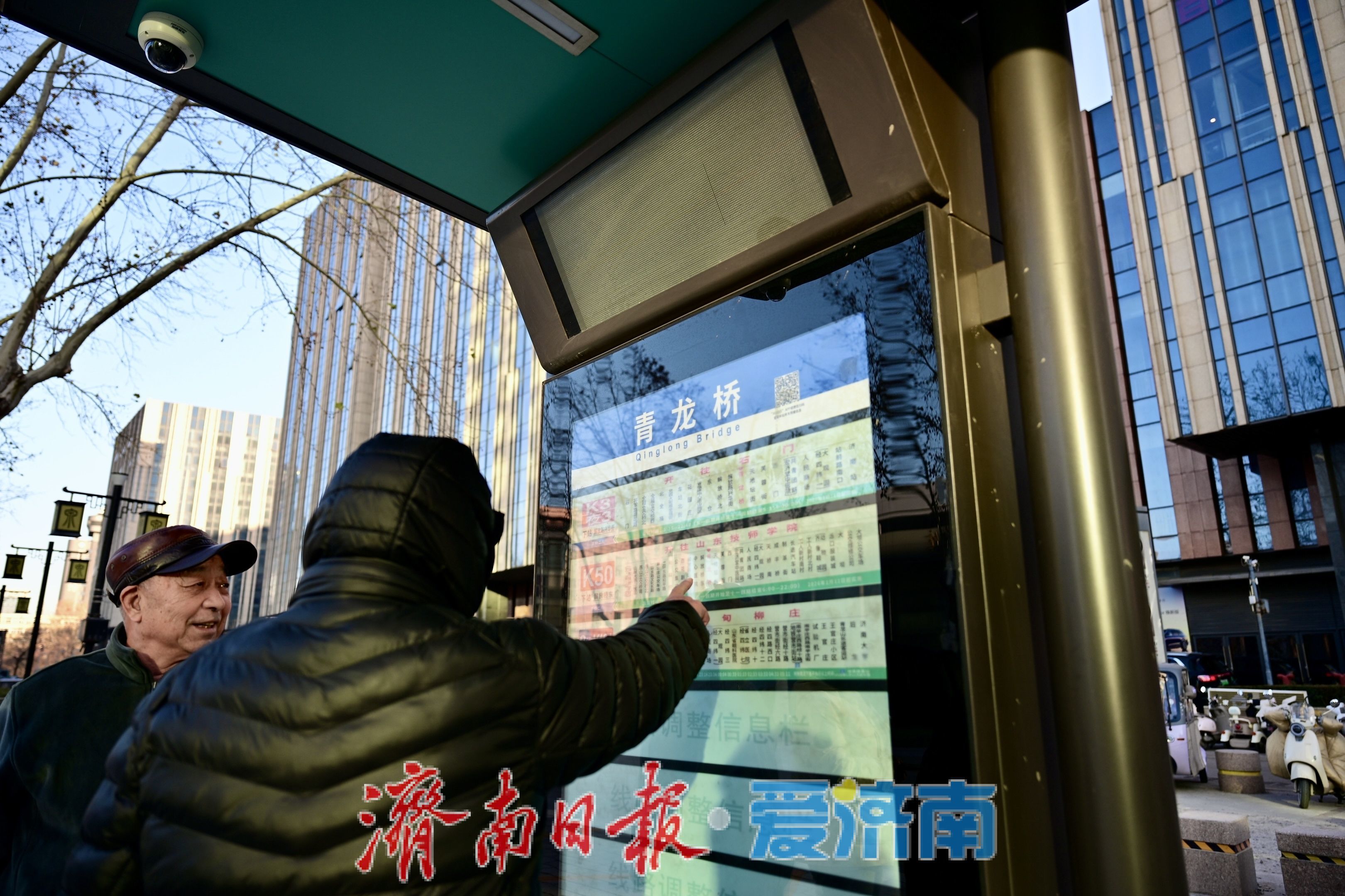 泉城路公交恢复原线 市民出行提速 商圈迎人气回暖