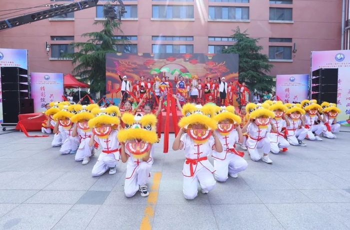 逐光而行，艺彩绽放！南山实验小学举行第一届艺术节