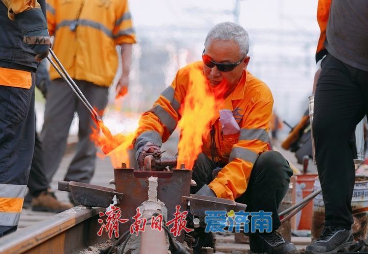 热辣滚烫战酷暑，不惧“烤”验铸坦途