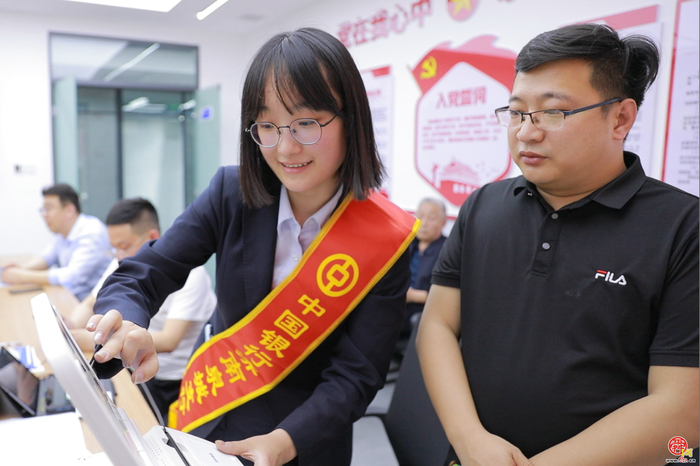 @济南人，第三代社保卡免费换领，一卡畅享公交出行、景区游览、图书借阅等便民服务！