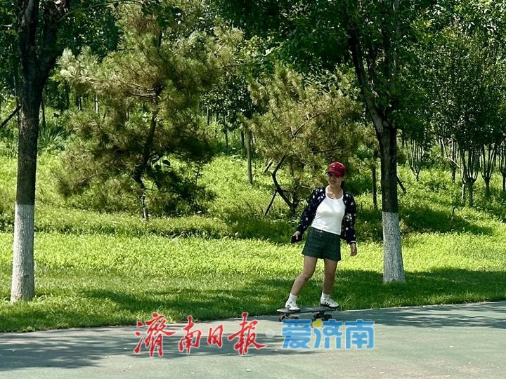 蝉鸣悠长 清风送爽 济钢中央森林公园成市民周末休闲好去处