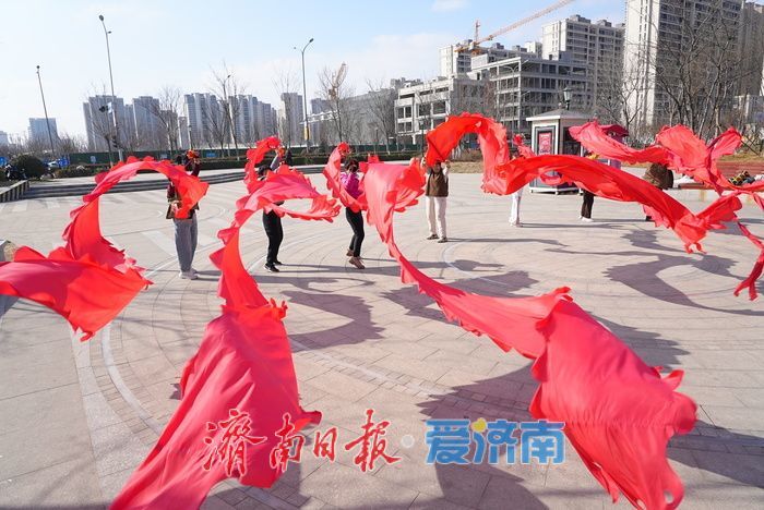 红绸炫舞迎元宵