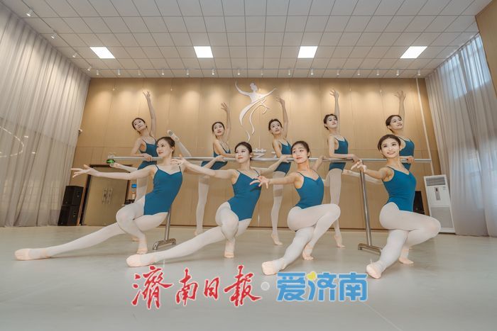 汗浸练功房，足尖起落间，山东舞蹈生冲刺统考