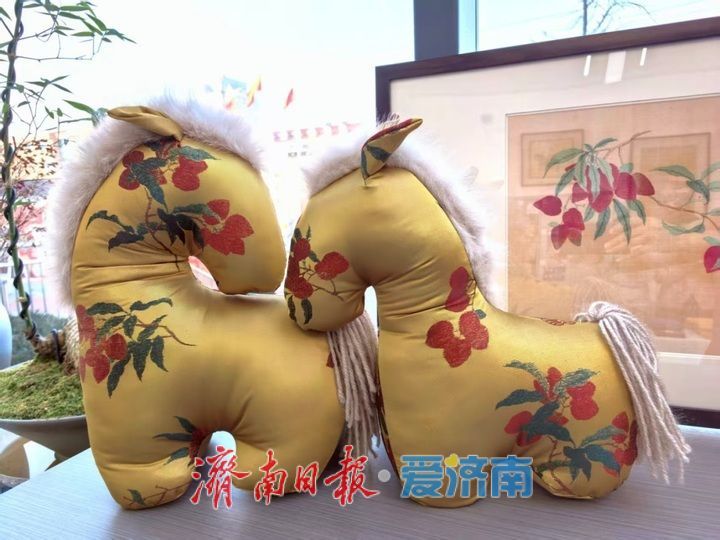 “泉”在济南过大年丨济南市博物馆马年文创登上央视 “马上顺荔”成为爆款