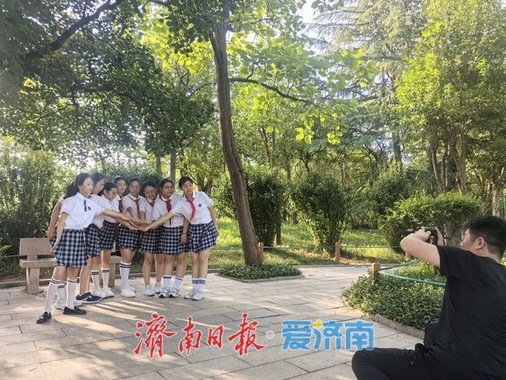 一年四季 泉在济南丨定格青春记忆 泉城公园现创意毕业照