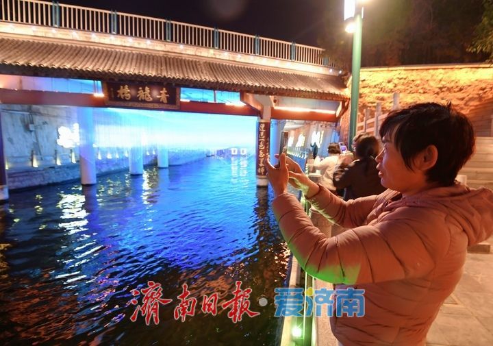 青龙桥下星河落，泉城夜色添新韵