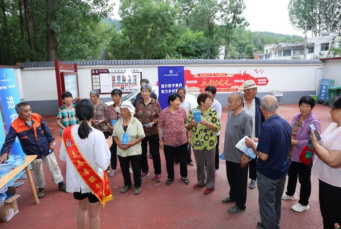 济南市委网信办开展全民数字素养与技能提升月进乡村宣传活动