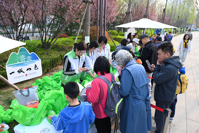 从登山者到守护者 泉城市民有新身份 “一城山色”生态守护志愿服务联盟成立