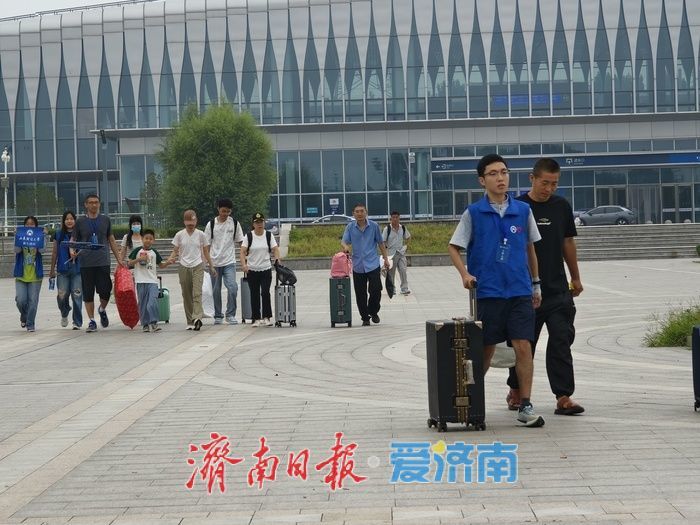 驻济高校拉开迎新序幕