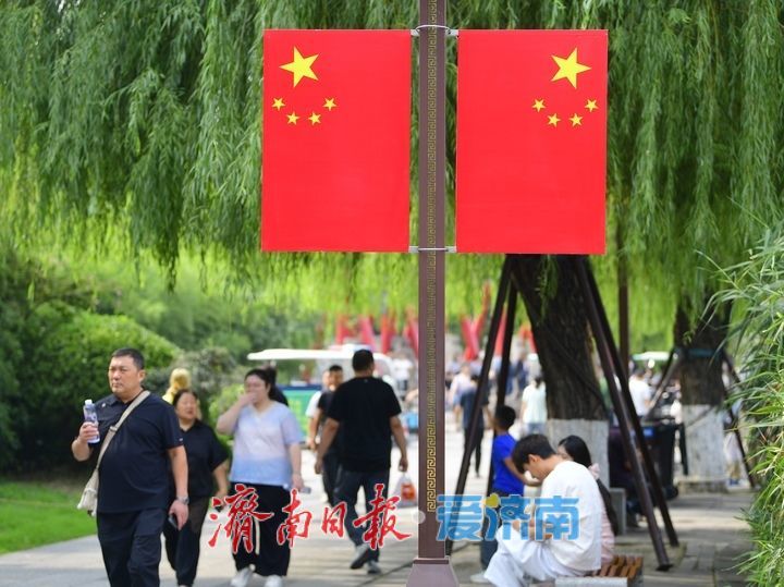 一年四季 泉在济南丨漫步青石板，徜徉大明湖，市民游客沉浸式体验泉城慢时光