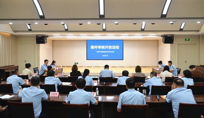 红蓝队开辩，消费者参议！ 济南市市场监管综合行政执法支队创新开展“案件审核开放”活动