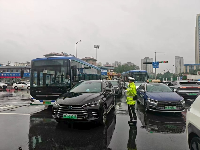 截至2日11时，济南市出行机动车达84.7万辆，无积水管制路段