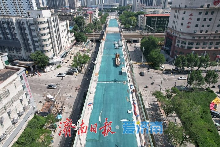济南纬二路跨铁路天桥改造施工有序推进